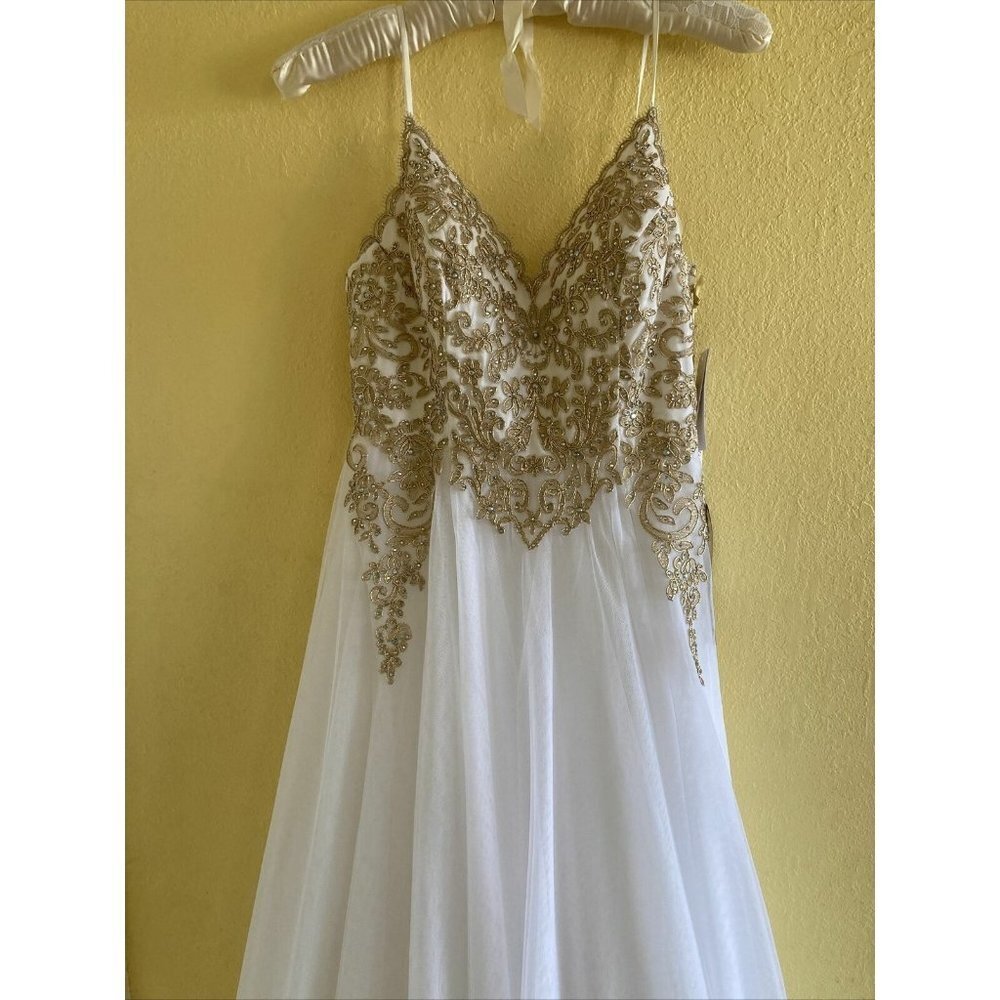 Say Yes to the Prom NEW Juniors' Quinceanera Embroidered Lace Gown Winter Formal - Picture 5 of 12